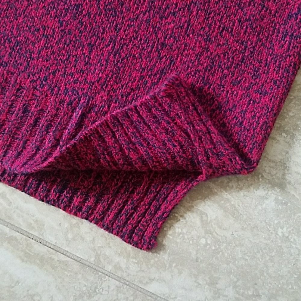 Red sweater - Picture 5 of 5